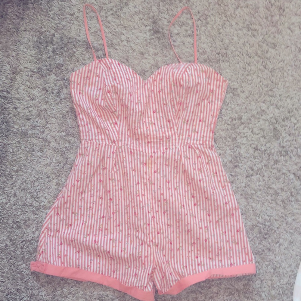 Pink striped Unique Vintage romper 🎀